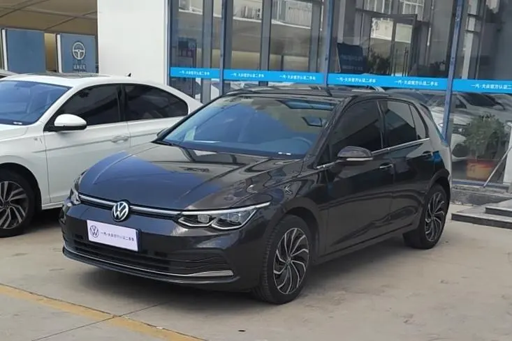 Volkswagen Golf, 2023