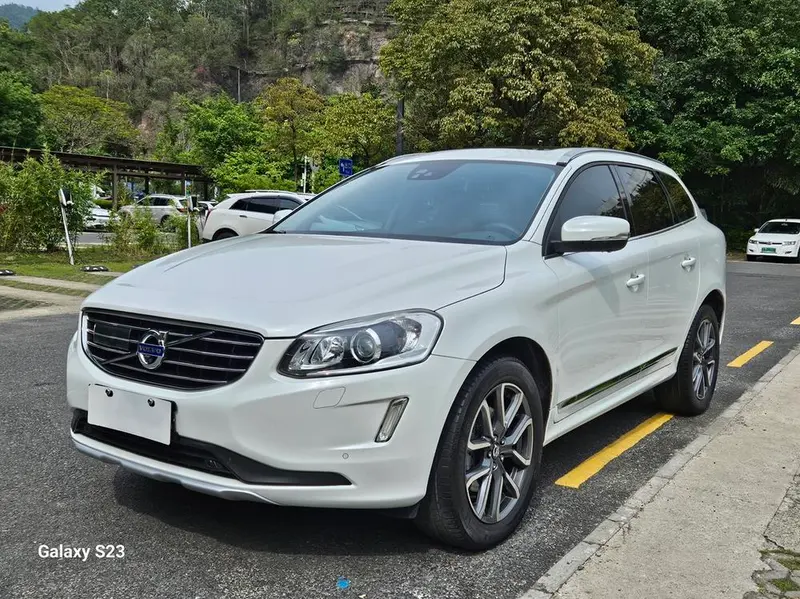 Volvo XC60 T5 AWD Upgraded Edition, 2017 — фото 1
