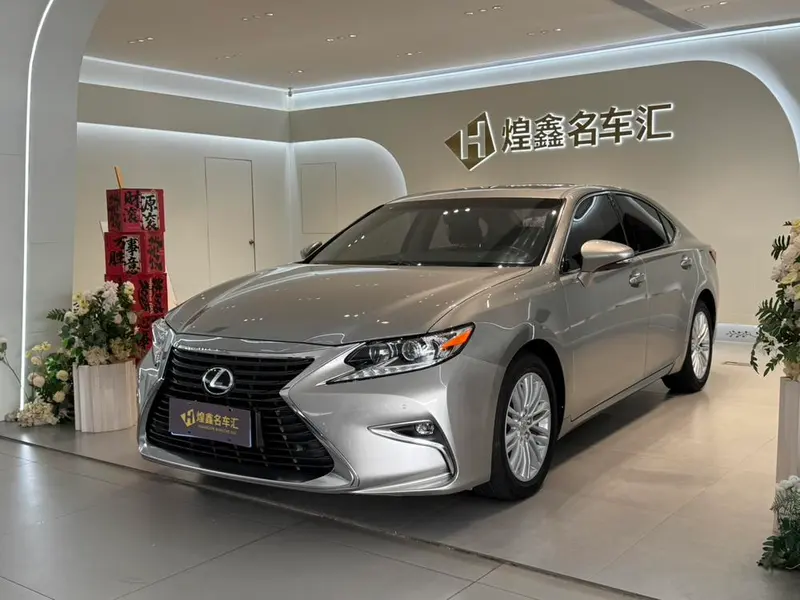 Lexus ES, 2015