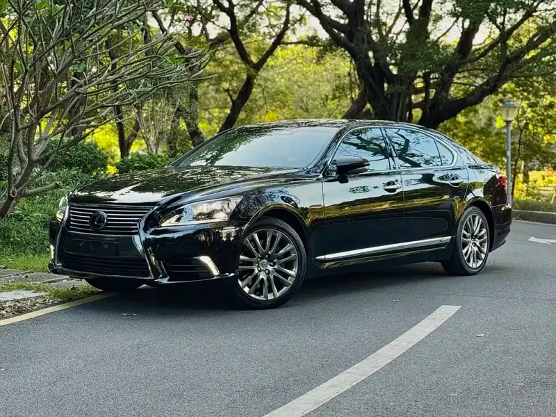 Lexus LS, 2013