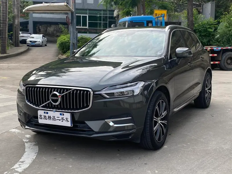 Volvo XC60 T5 4WD Luxury Edition, 2020 — фото 1