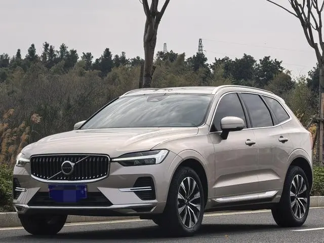 Volvo XC60 B5 4WD Luxury Edition, 2023 — фото 1