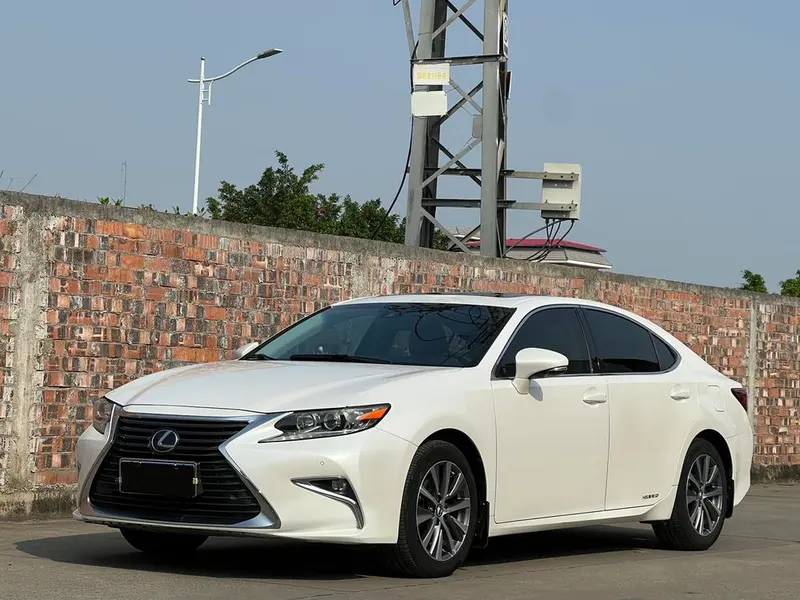 Lexus ES, 2015