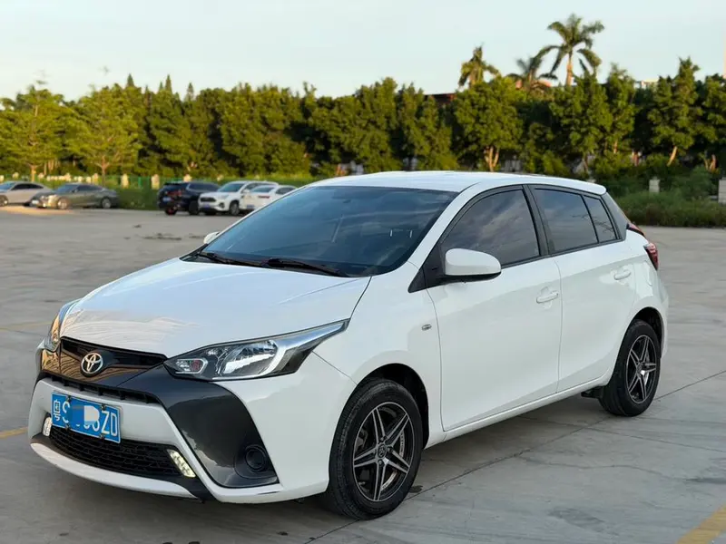 Toyota Yaris L 1.5L CVT Leading Edition, 2020 — фото 1