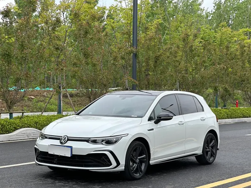 Volkswagen Golf, 2023