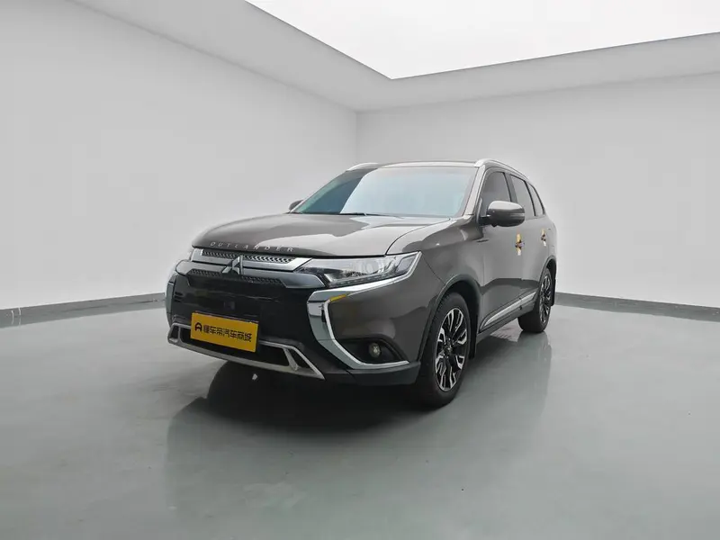 Mitsubishi Outlander, 2020