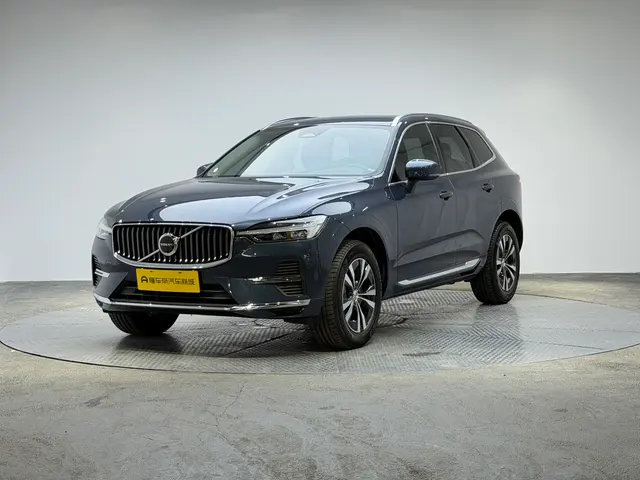 Volvo XC60 B5 4WD Luxury Edition, 2025 — фото 1