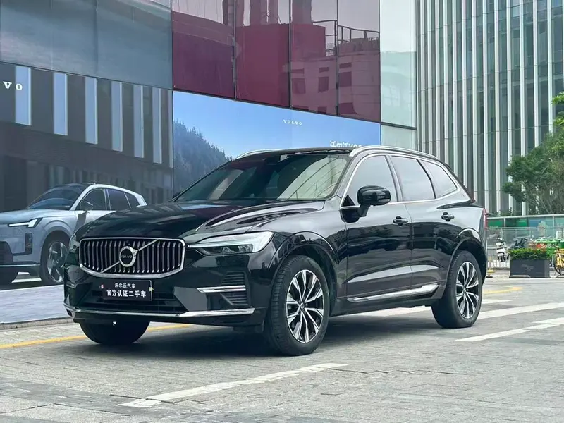 Volvo XC60 B5 4WD Luxury Edition, 2024 — фото 1