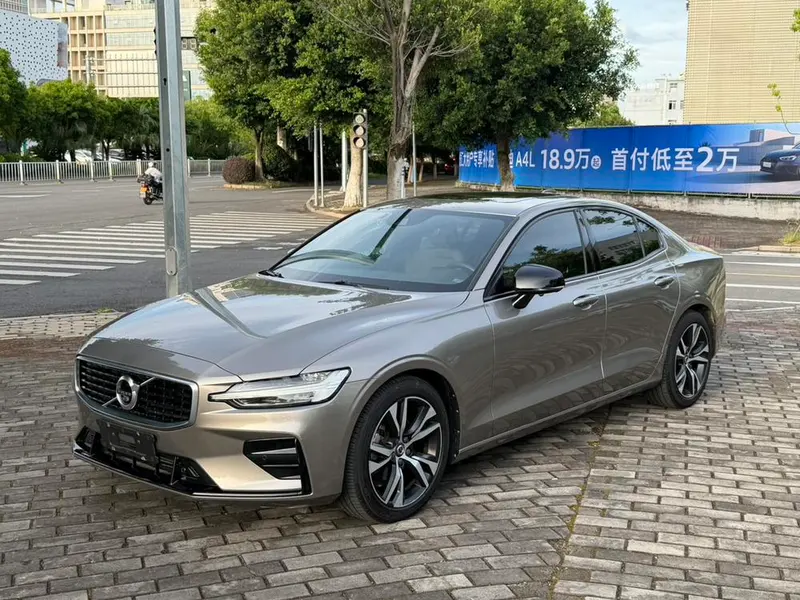 Volvo S60 T4 Sport Edition, 2020 — фото 1