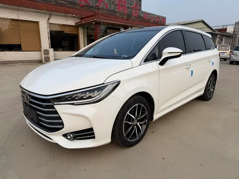 BYD Song MAX 1.5T Auto Smart Connected Elite Version 7 Seater, 2017 — фото 1