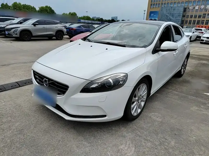 Volvo V40, 2015