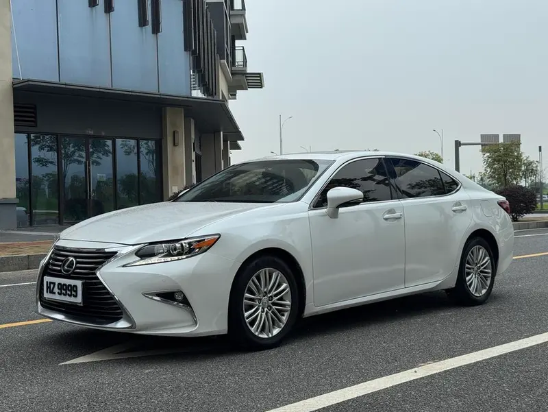 Lexus ES, 2015