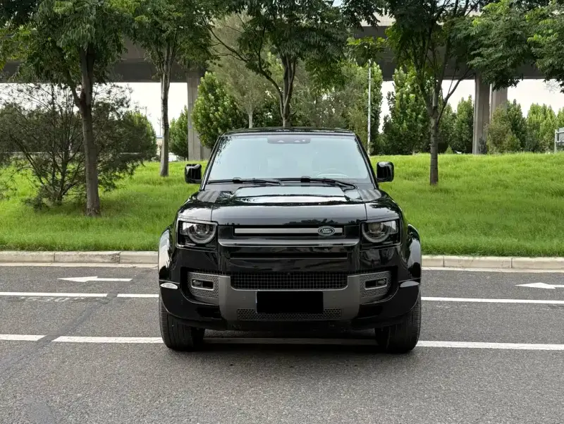 Land Rover Defender, 2025
