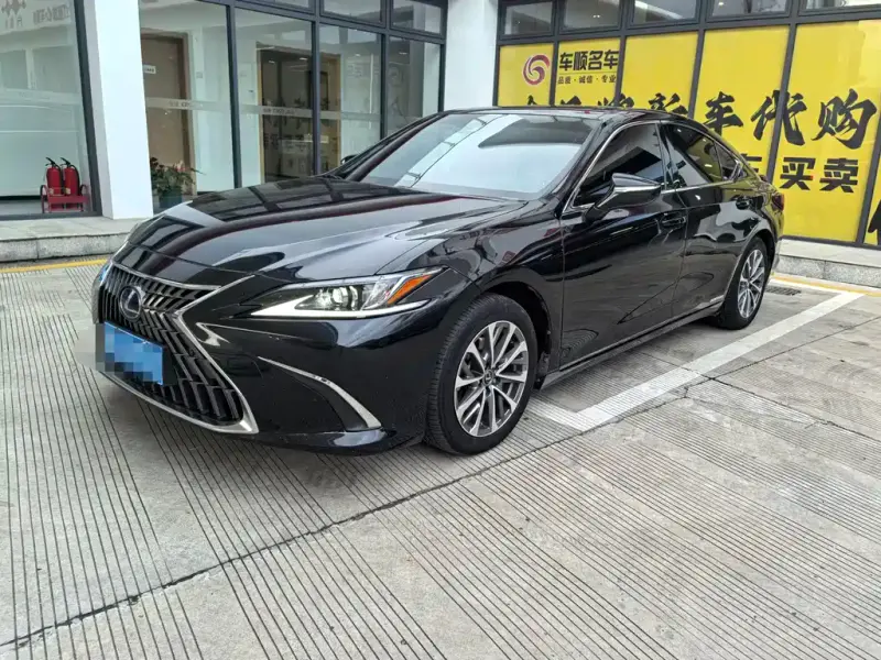 Lexus ES, 2022