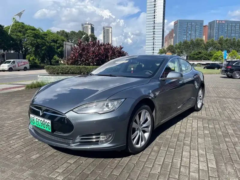 Tesla Model S, 2015