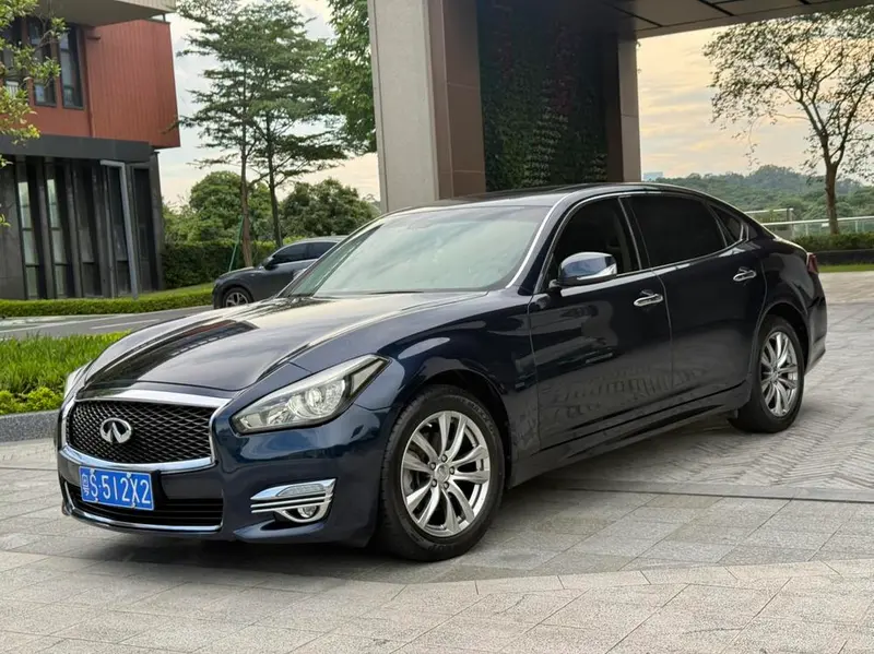 Infiniti Q70 Q70L 2.5L Elite Edition, 2017 — фото 1