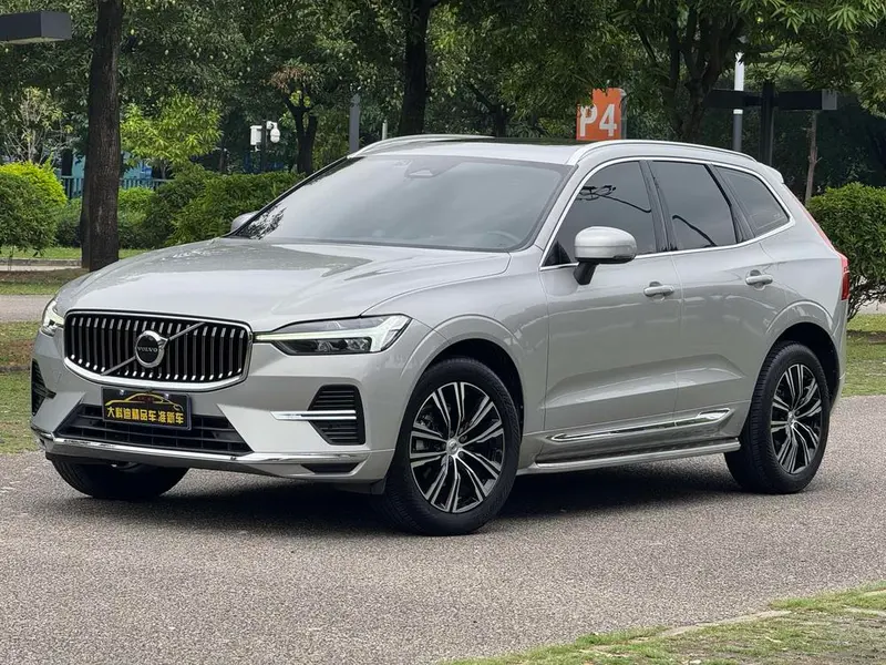 Volvo XC60 B5 4WD Luxury Edition, 2022 — фото 1