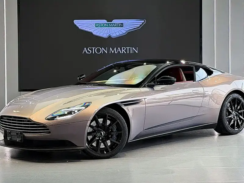 Aston Martin DB11, 2022