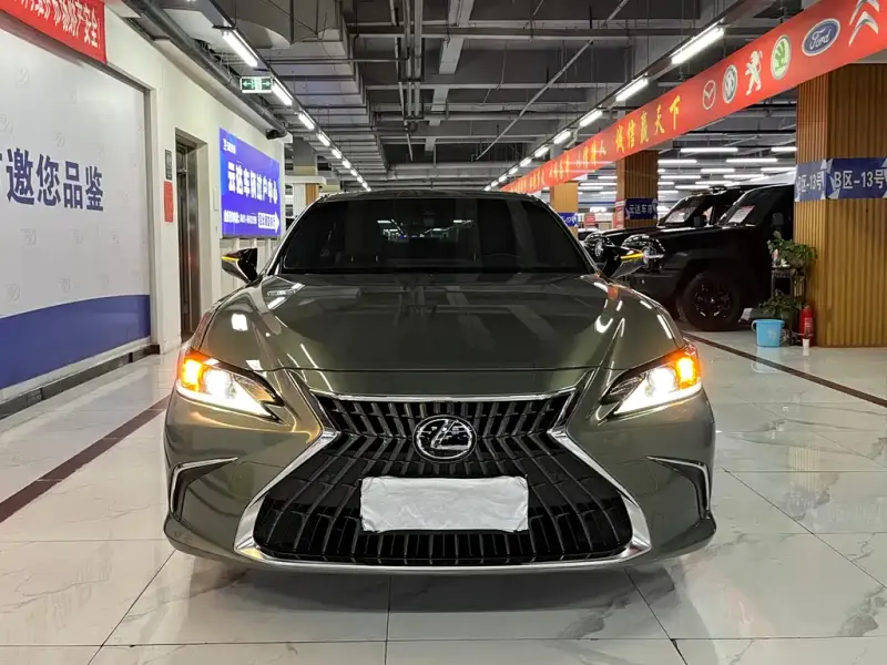Lexus ES, 2023