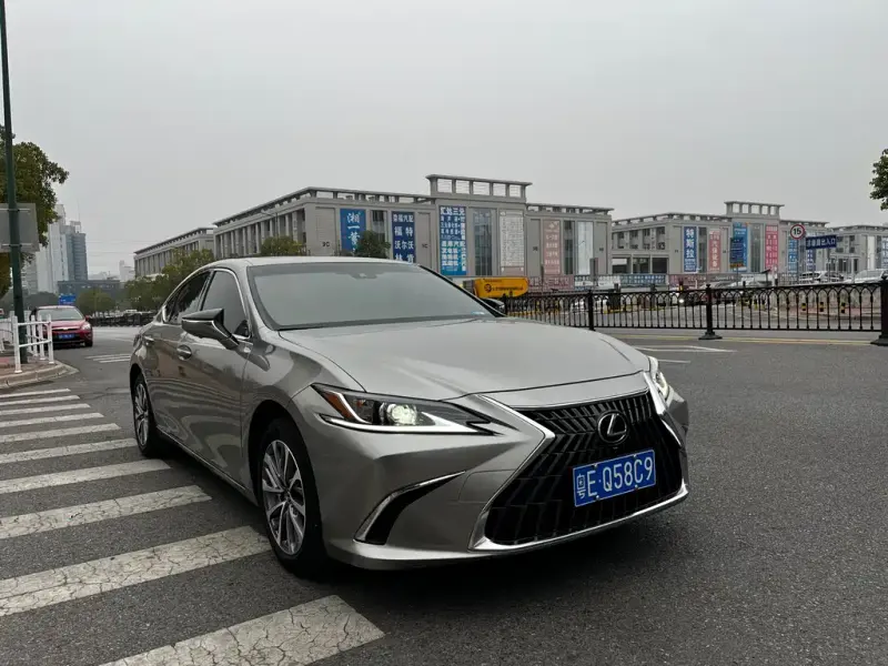 Lexus ES, 2023
