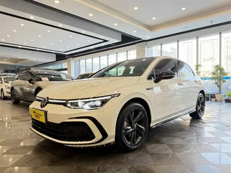 Volkswagen Golf, 2024
