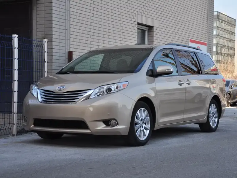 Toyota Sienna, 2013