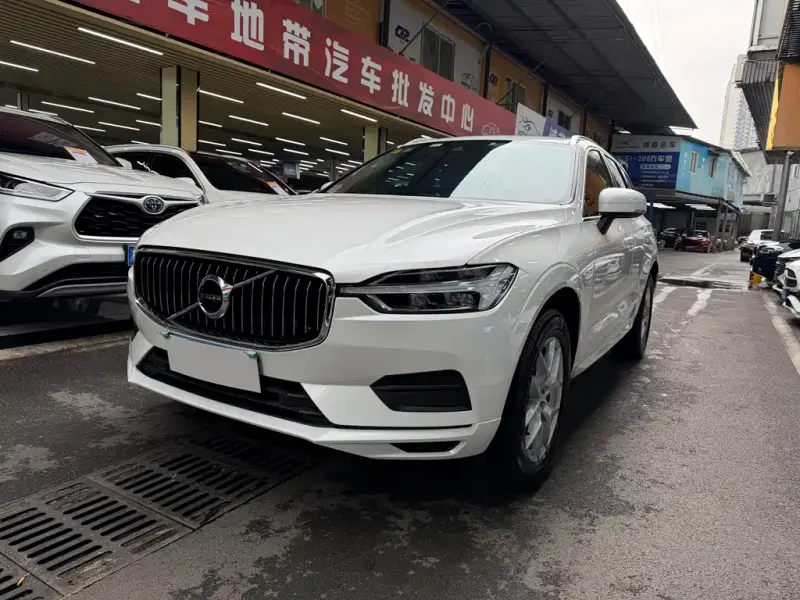 Volvo XC60, 2018 — фото 1