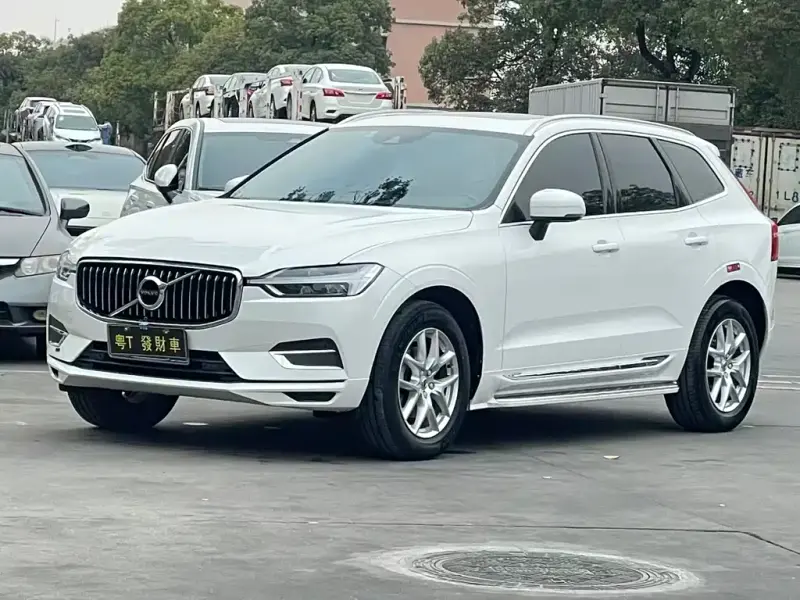 Volvo XC60, 2020 — фото 1