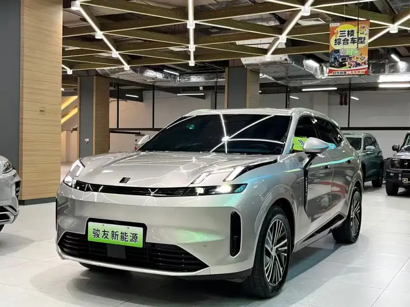 Lynk & Co 08 EM-P, 2025
