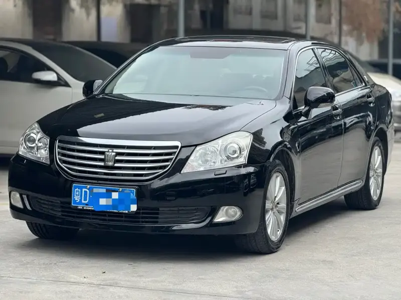 Toyota Crown, 2010