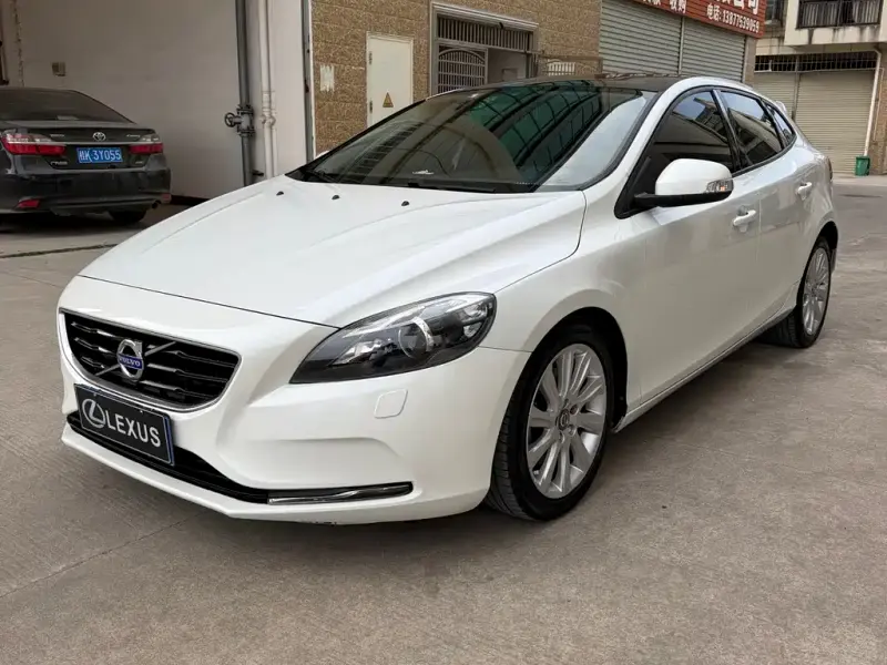 Volvo V40, 2014