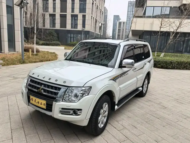 Mitsubishi Pajero (Import), 2017