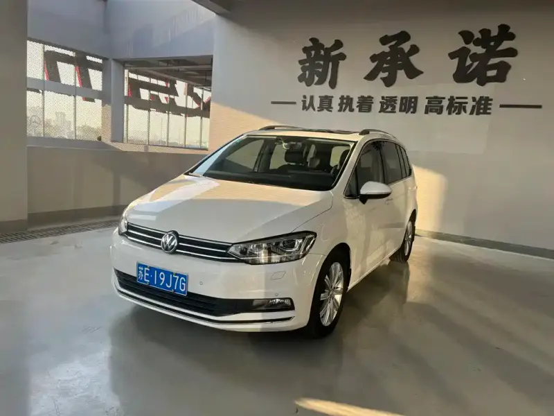 Volkswagen Touran, 2018 — фото 1