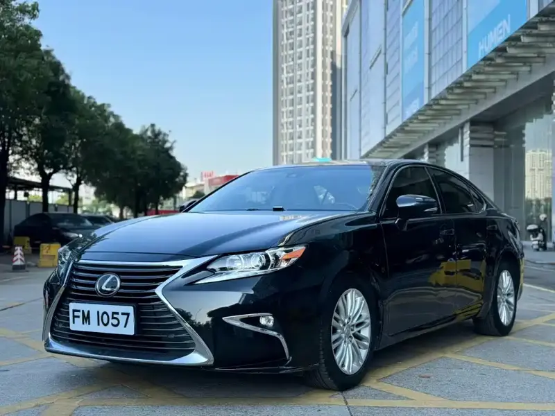 Lexus ES, 2015