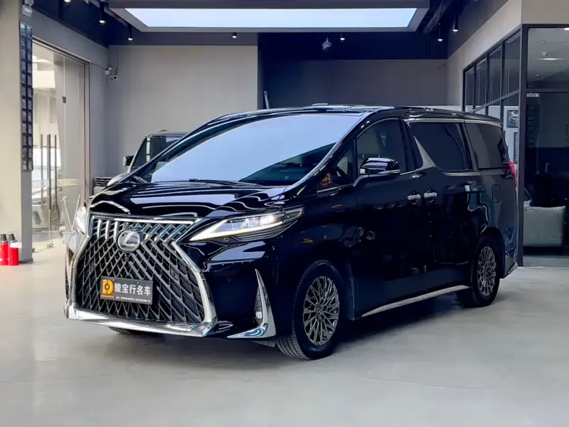 Lexus LM, 2022