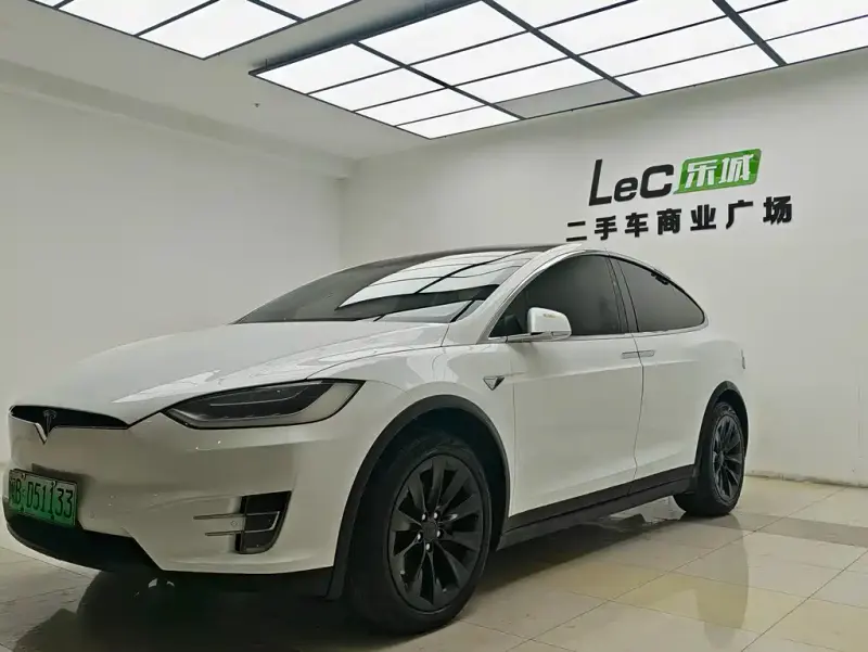 Tesla Model X, 2017