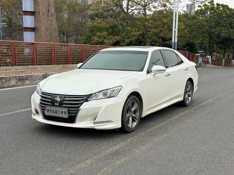 Toyota Crown, 2016 — фото 1