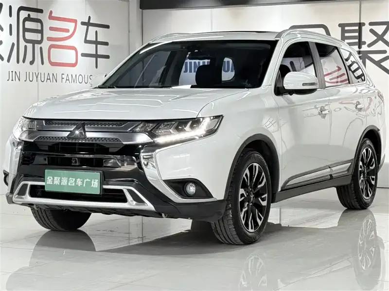 Mitsubishi Outlander, 2020