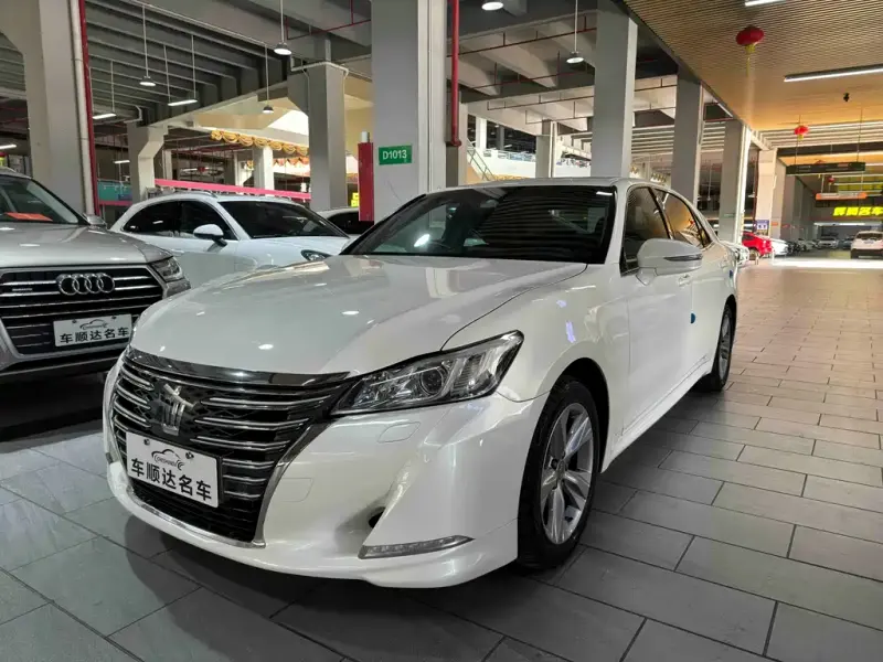 Toyota Crown, 2016 — фото 1