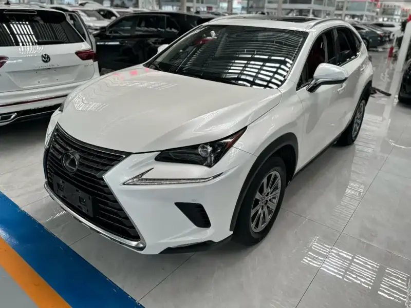 Lexus NX, 2020