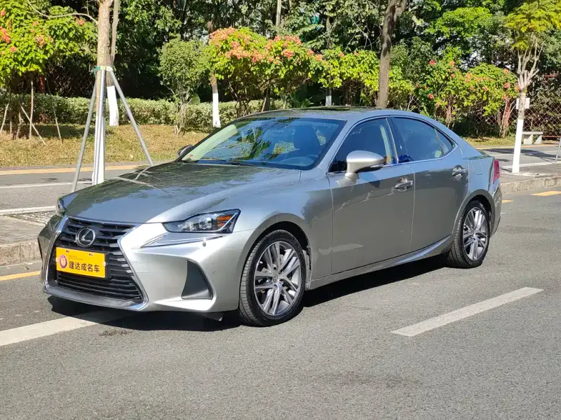 Lexus IS, 2017