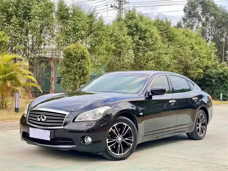 Infiniti M, 2013