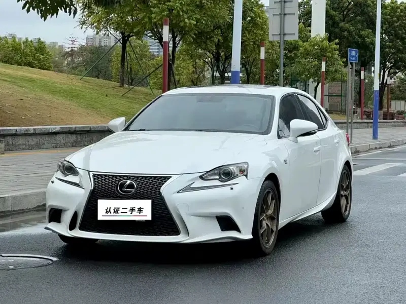 Lexus IS, 2016