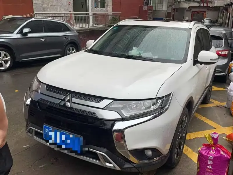 Mitsubishi Outlander, 2020
