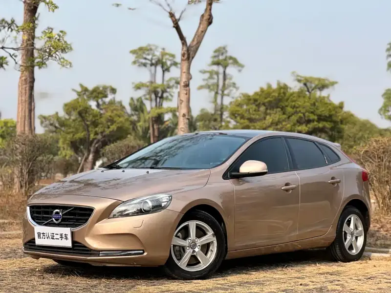 Volvo V40, 2016