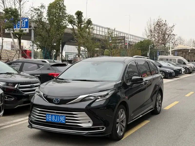 Toyota Sienna, 2023