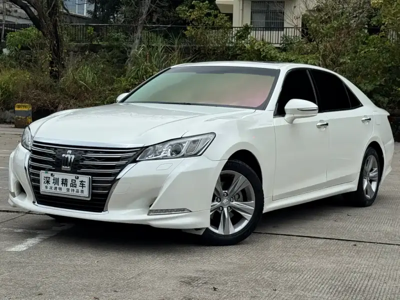 Toyota Crown, 2015 — фото 1