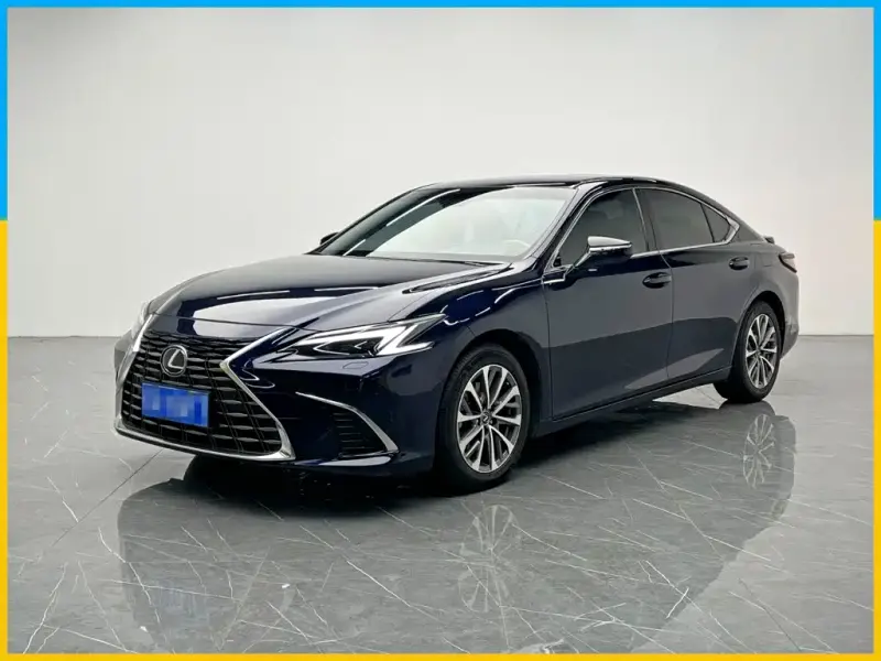 Lexus ES, 2025