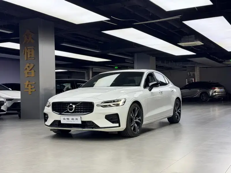 Volvo S60, 2022