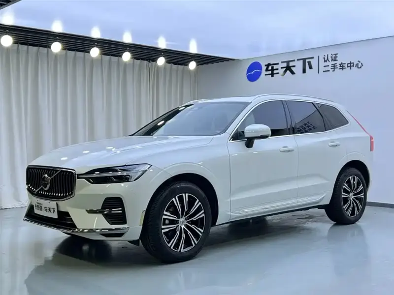 Volvo XC60, 2022 — фото 1